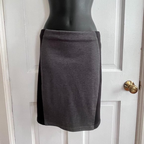 Forever 21 Pencil Skirt with zipper back. - Picture 4 of 5